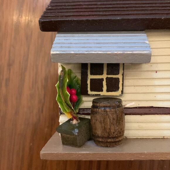 Large vintage wooden house or cabin Christmas tree ornament - Picture 3 of 8